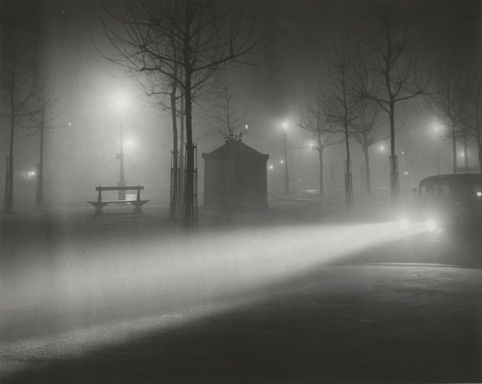 Brassai, Brouillard Avenue Observatoire, 1934 Brassaï, Brouillard avenue de l'Observatoire, Paris XIVème, 1934