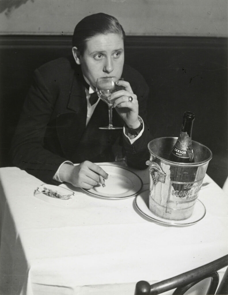 Brassaï, Femme habillée en homme dans une boîte à femmes de Montparnasse, Le Monocle, 1933