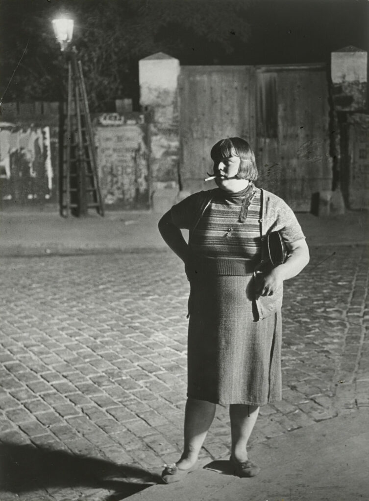 Brassai, Péripatéticienne, Paris la Nuit, 1932