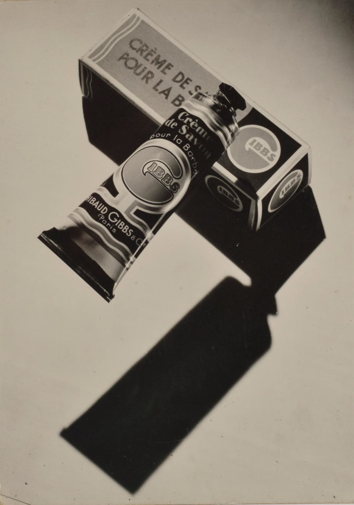 Photographie publicitaire années 1930 par Jaroslav Rössler pour la marque de savon à barbe Gibbs.