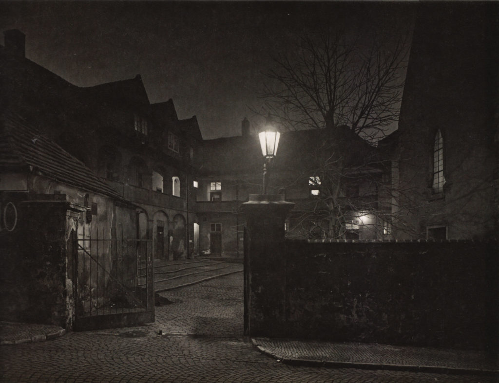 Prague de nuit photographier par le tchèque Josef Sudek