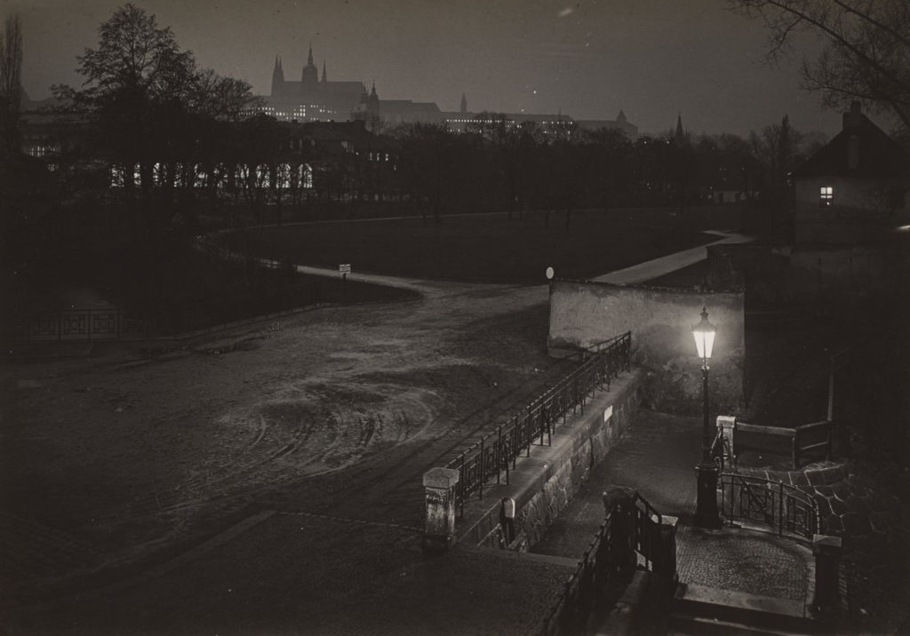 Photographie de la série Prague de nuit par Josef Sudek